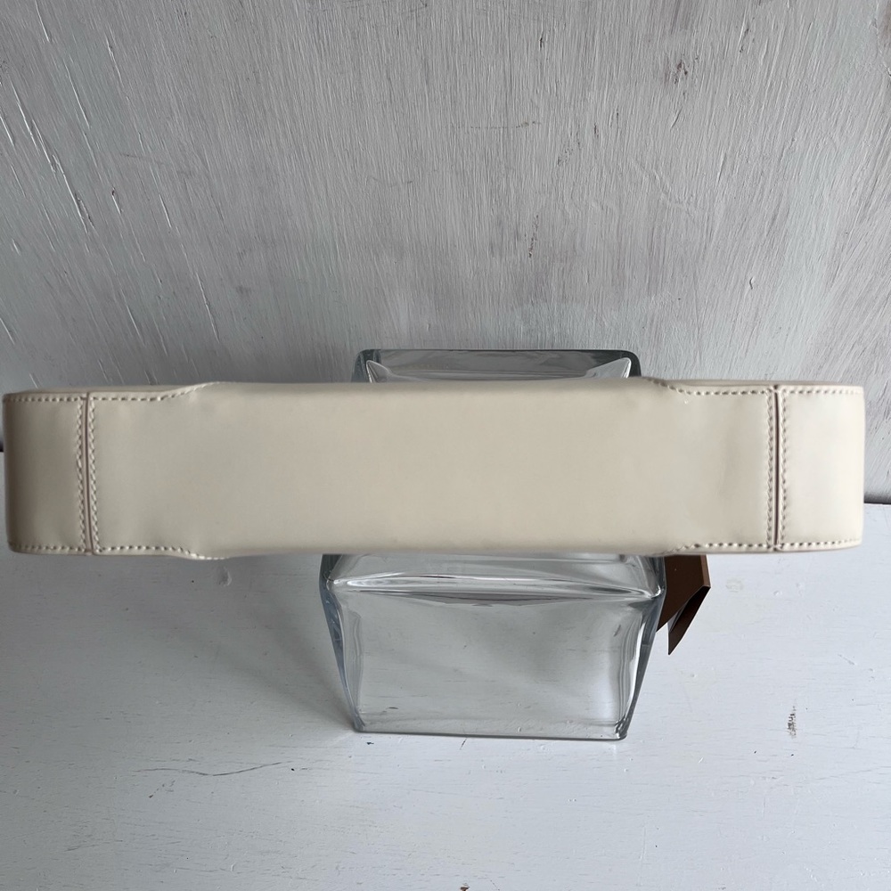 🔴SOLD🔴 BURBERRY Medium TB Monogram Leather Shoulder Bag- Warm Vanilla - Picture 9 of 15